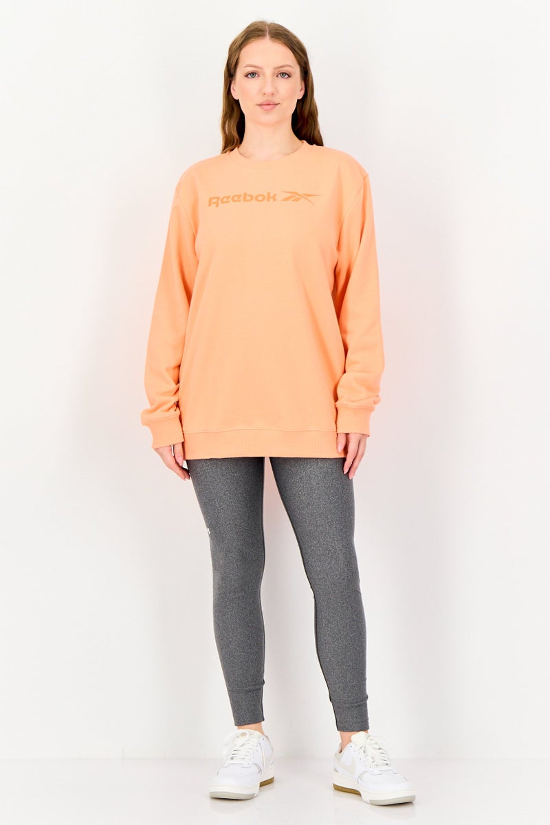 Reebok سويت شيرت رياضي نسائي بأكمام طويلة مناسب في الهواء الطلق، خوخي - Image 2